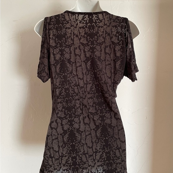 AFFLICTION Vintage Y2K Snakeskin Sublimation LOGO Print Cold Shoulder TOP Small - Picture 7 of 9